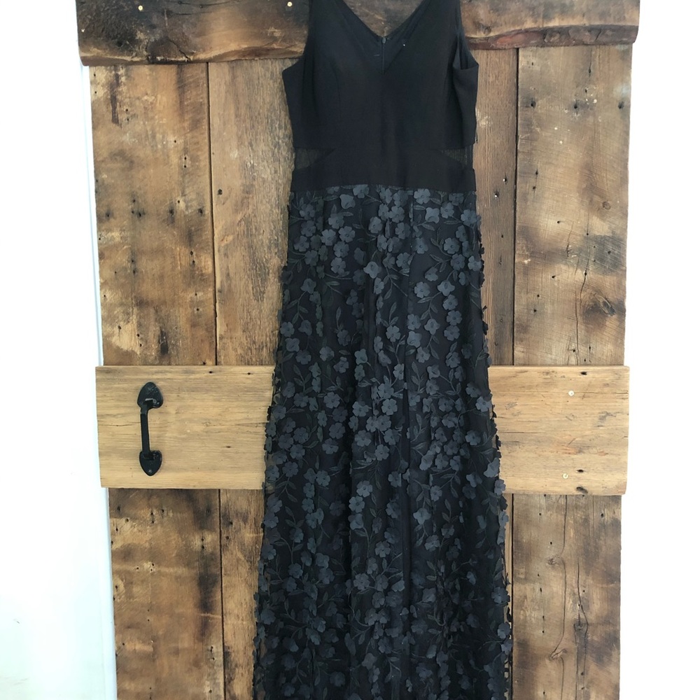 XSCAPE
Flower-Skirt Gown